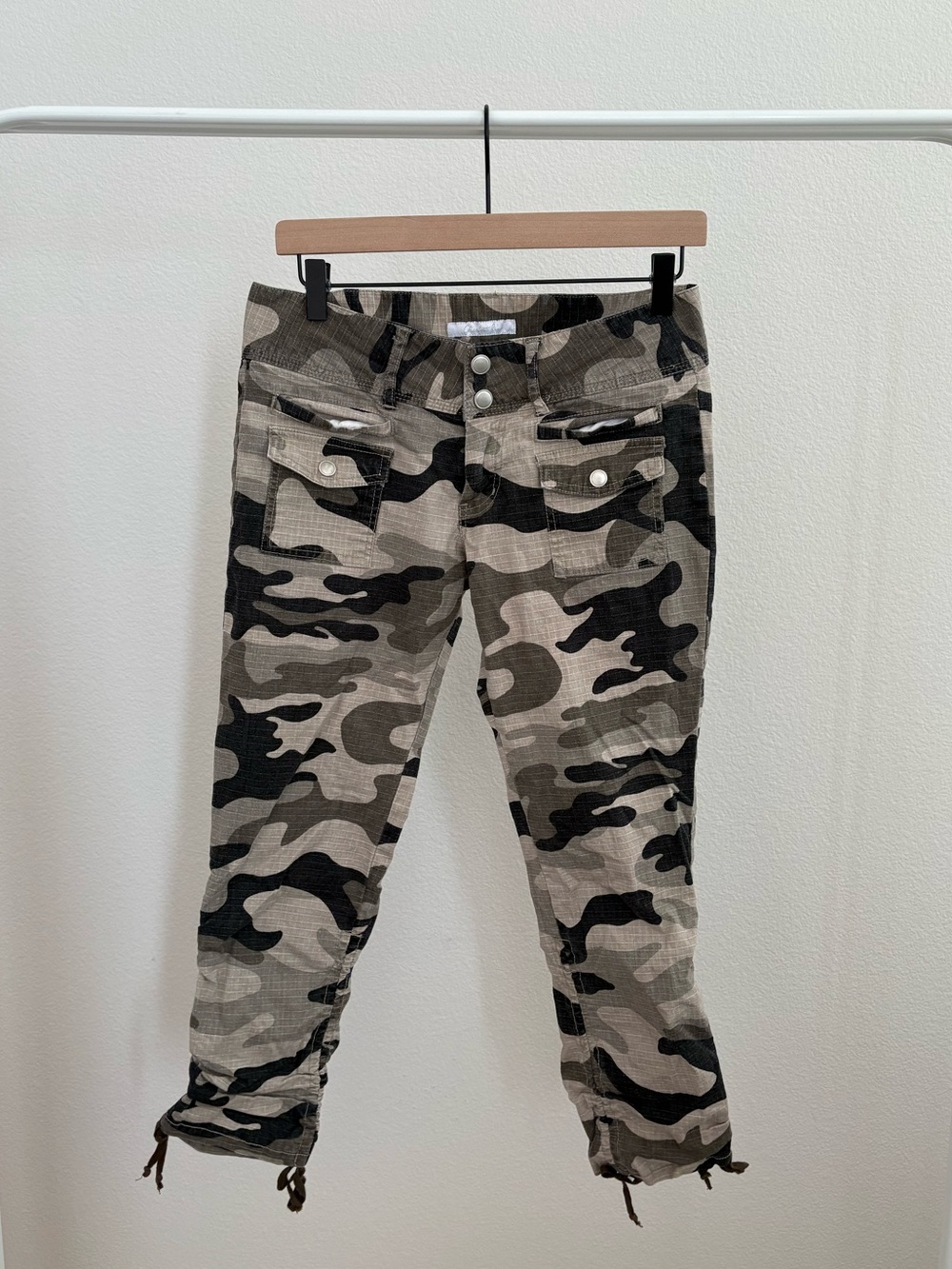 Charlotte Russe camo print Capri size 7, fits like 26